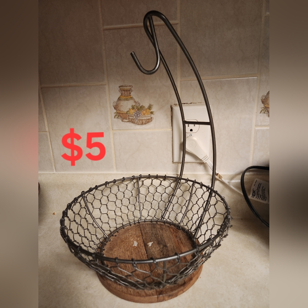 Metal Wire Fruit Basket with Hook